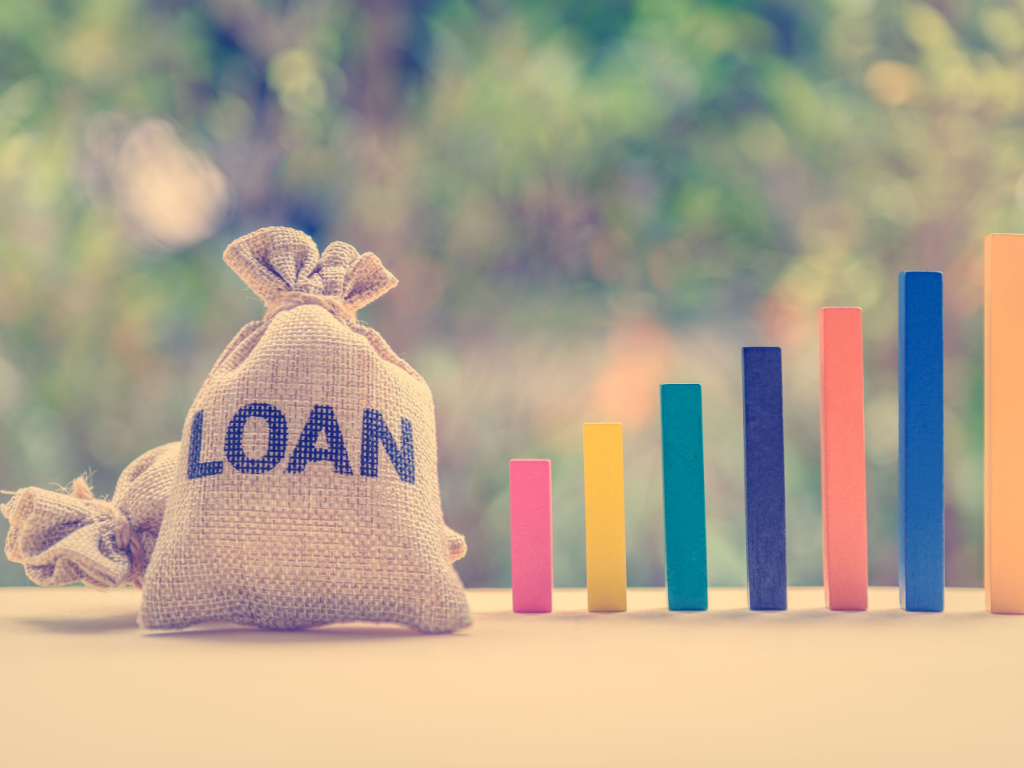 The Pros and Cons of Loan Refinancing