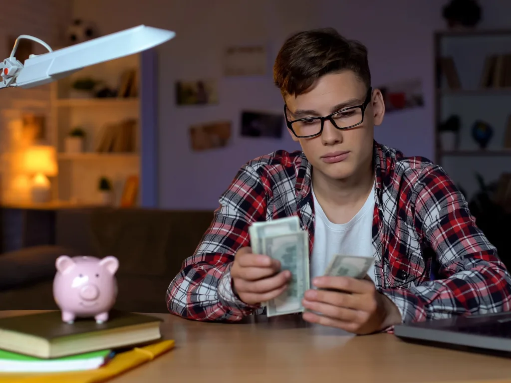 5 Money Saving Moves for College Students