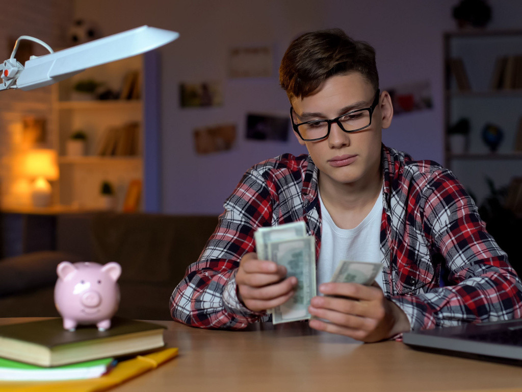 5 Money Saving Moves for College Students